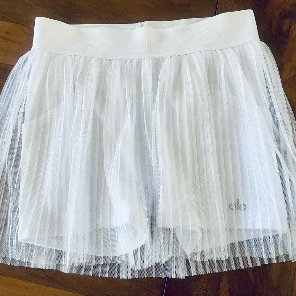 NWOT.  Sold-out everywhere l, brand new Alo Mesh Flirty Tennis Skirt sz S